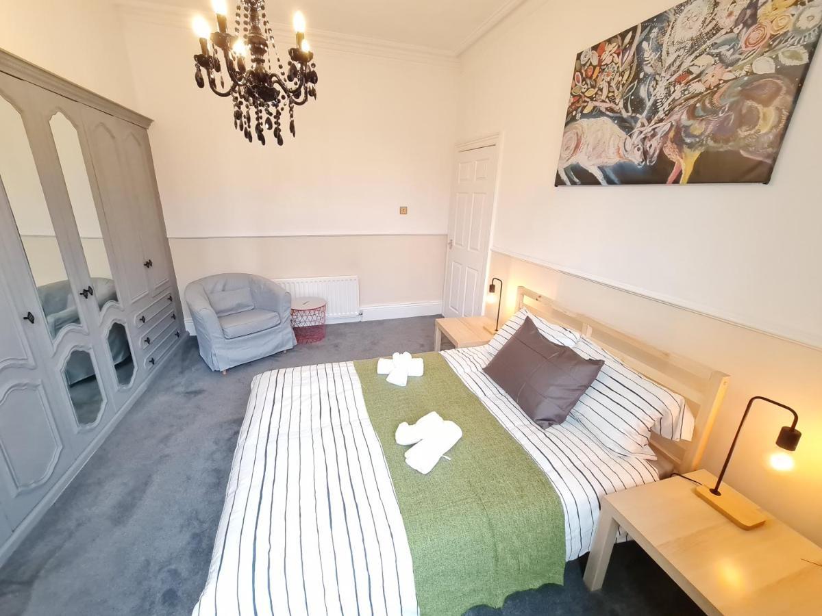 Large 3 Bed Flat, Free Parking Lägenhet Newcastle-upon-Tyne Exteriör bild