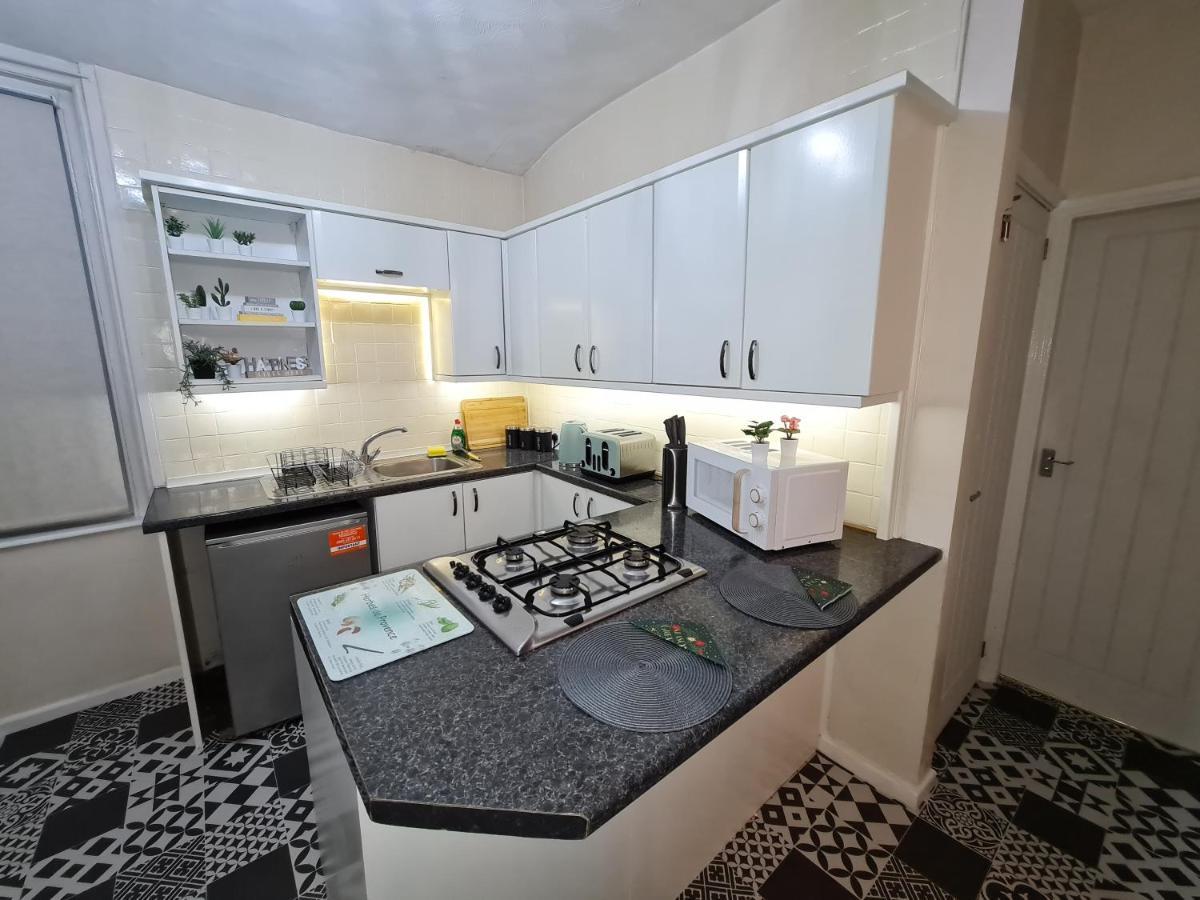 Large 3 Bed Flat, Free Parking Lägenhet Newcastle-upon-Tyne Exteriör bild