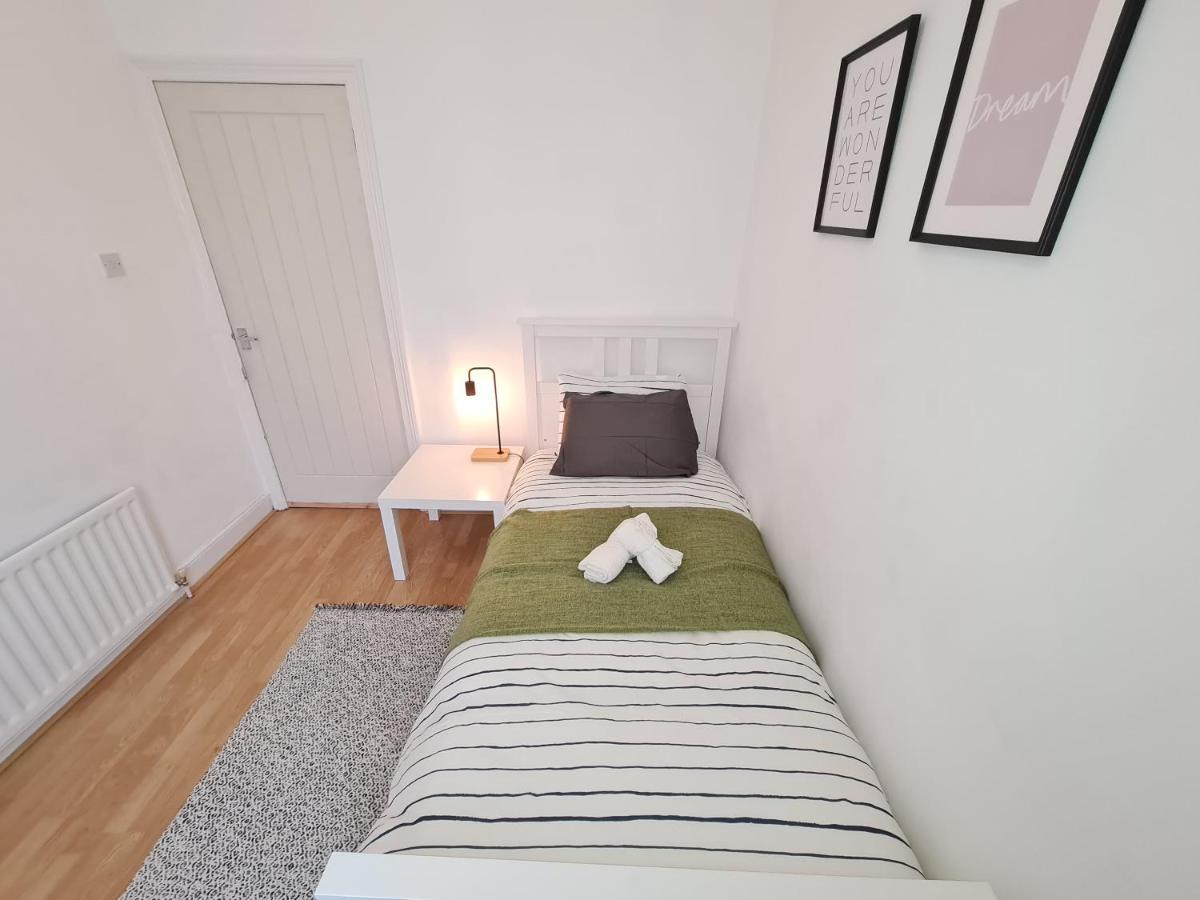 Large 3 Bed Flat, Free Parking Lägenhet Newcastle-upon-Tyne Exteriör bild