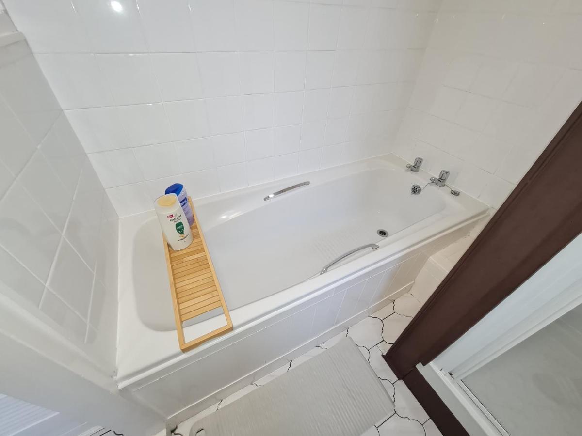 Large 3 Bed Flat, Free Parking Lägenhet Newcastle-upon-Tyne Exteriör bild
