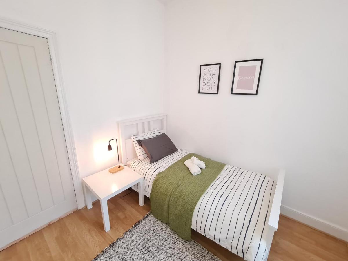 Large 3 Bed Flat, Free Parking Lägenhet Newcastle-upon-Tyne Exteriör bild