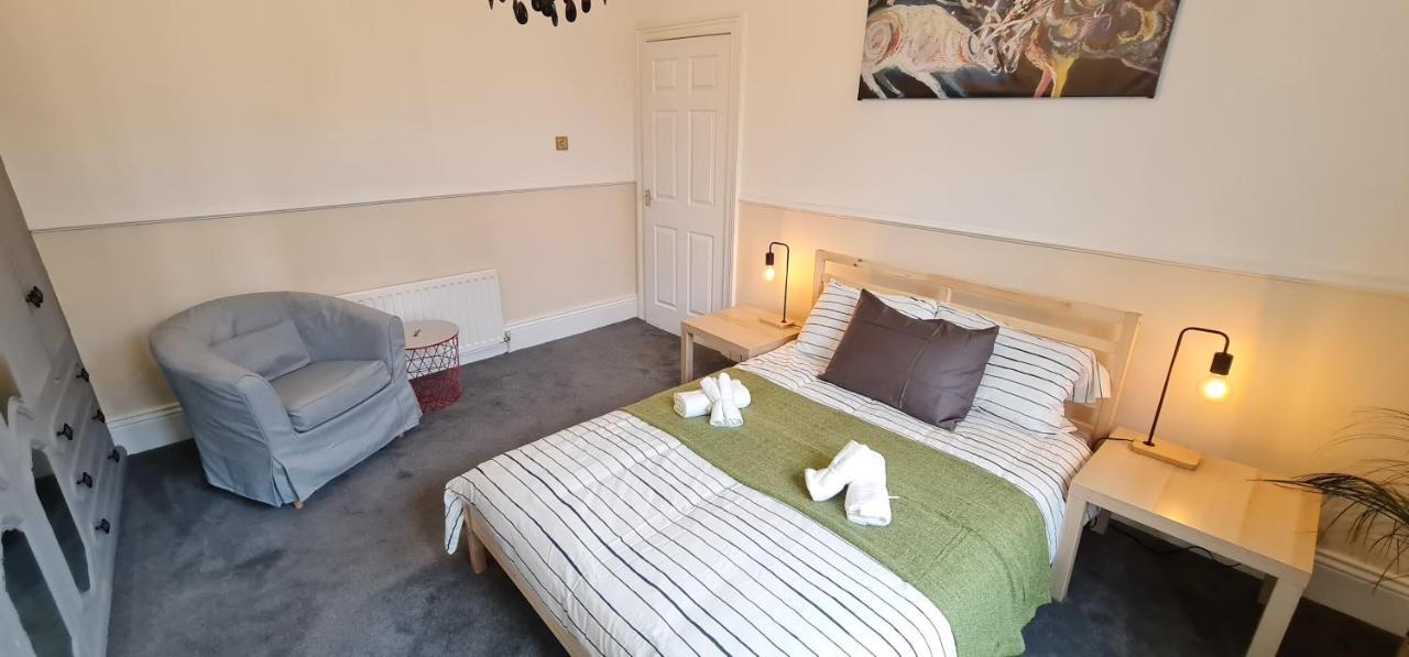 Large 3 Bed Flat, Free Parking Lägenhet Newcastle-upon-Tyne Exteriör bild