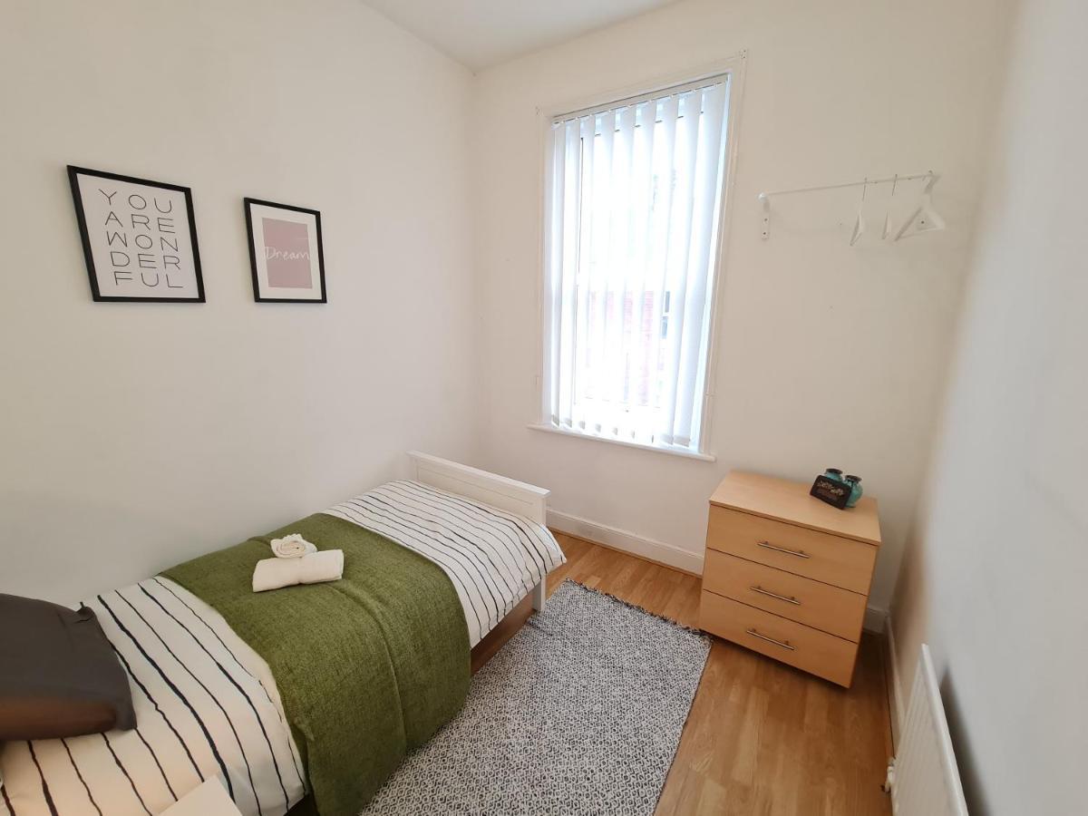 Large 3 Bed Flat, Free Parking Lägenhet Newcastle-upon-Tyne Exteriör bild
